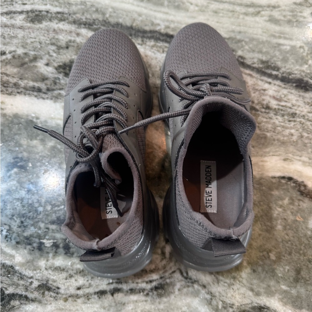 Steve Madden Maxima Grey Sneakers Size 8 Women’s - Picture 6 of 7